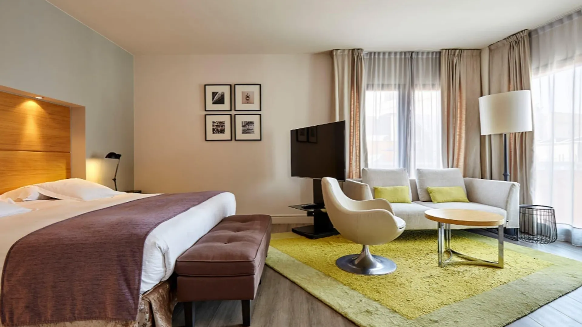 Hotel Barcelona Catedral 4*,